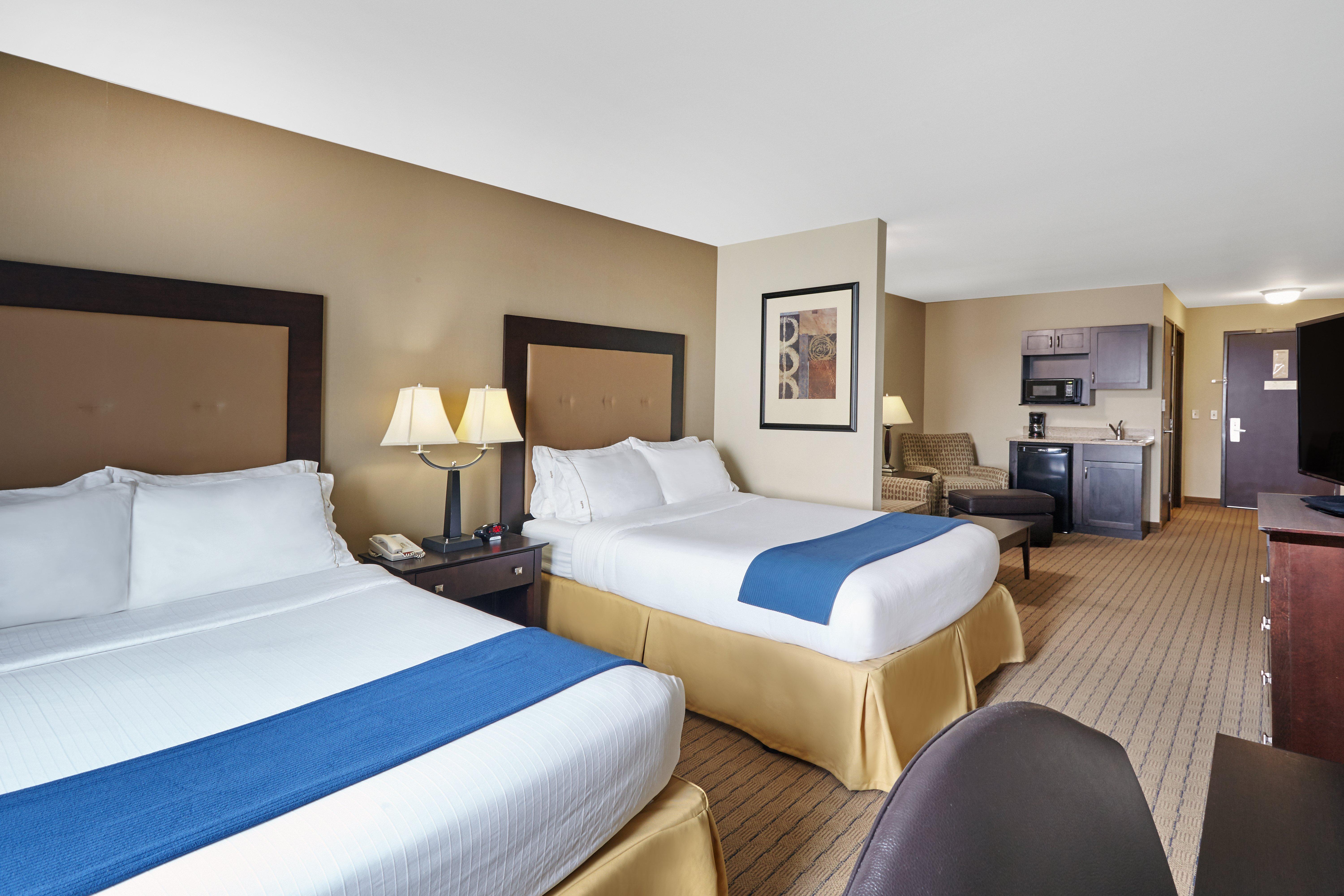 Holiday Inn Express & Suites Madison-Verona By Ihg Exterior foto