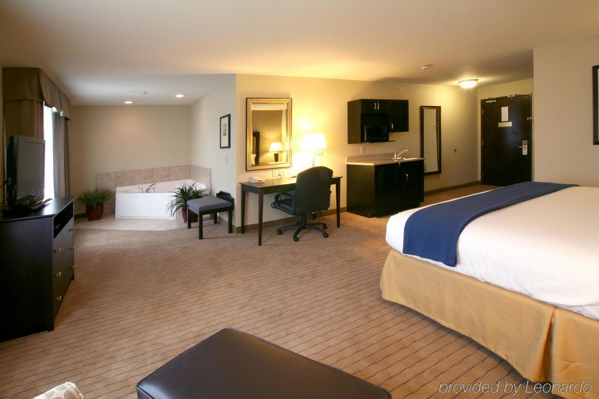 Holiday Inn Express & Suites Madison-Verona By Ihg Exterior foto